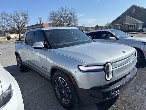 Used 2025 Rivian R1T Adventure image 4