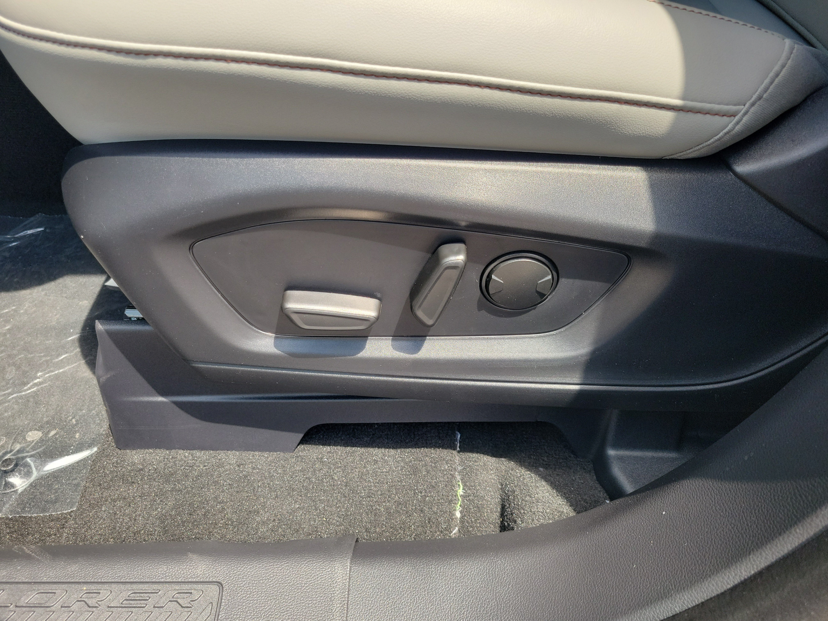 New 2026 Ford Explorer Active w/ Active Comfort Package RWD image 16