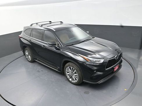 Used 2026 Toyota Highlander Platinum image 30