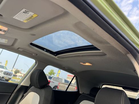 Used 2022 Hyundai Venue SEL FWD image 31