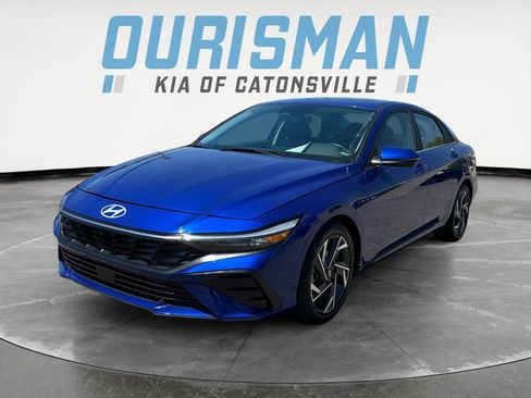 Used 2024 Hyundai Elantra Limited FWD image 2