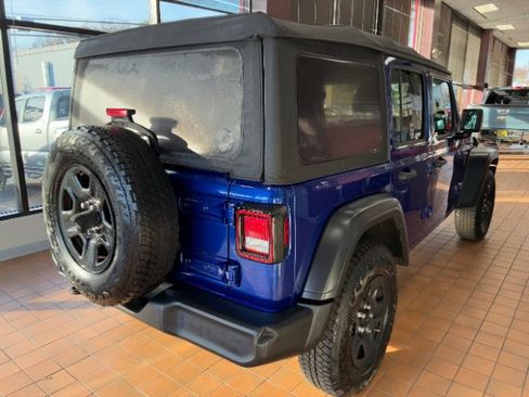Used 2018 Jeep Wrangler Unlimited Sport AWD/4WD image 9