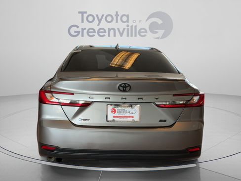 Used 2025 Toyota Camry SE w/ Convenience Package FWD image 5