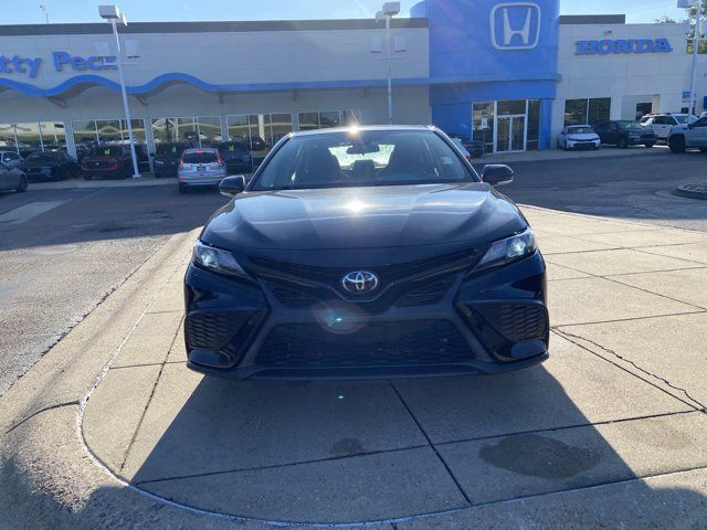 Used 2024 Toyota Camry SE FWD image 3