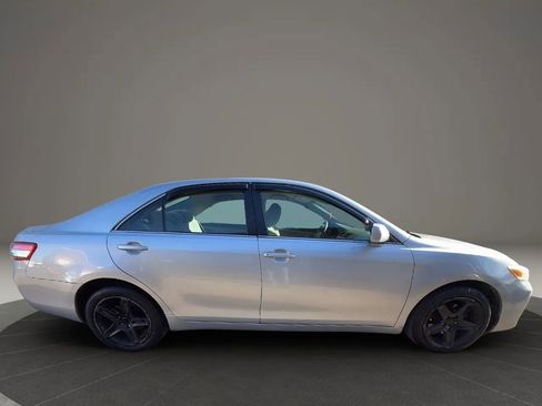 Used 2011 Toyota Camry LE image 4