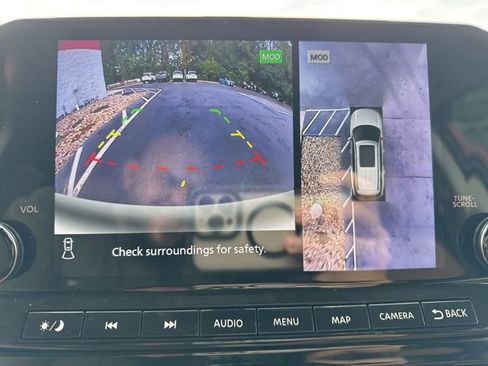 Used 2024 Nissan Pathfinder Platinum w/ Black Appearance Package image 26