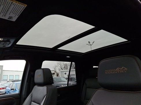 Used 2021 Chevrolet Tahoe High Country w/ Premium Package image 19