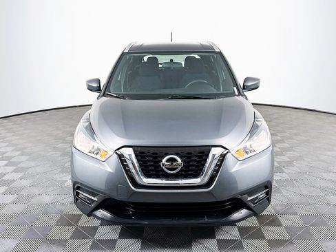Used 2019 Nissan Kicks SV image 2
