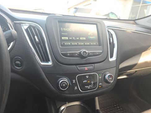 Used 2018 Chevrolet Malibu LT FWD image 11