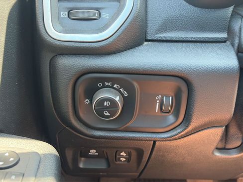 Used 2021 RAM 1500 Big Horn AWD/4WD image 17