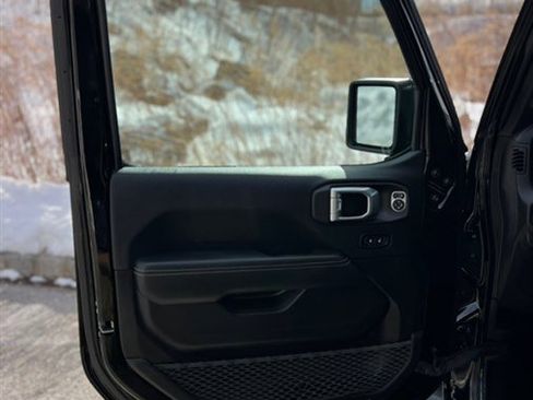 Used 2023 Jeep Wrangler Sahara w/ Cold Weather Group image 33