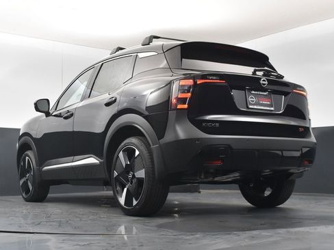 New 2026 Nissan Kicks SR FWD image 41