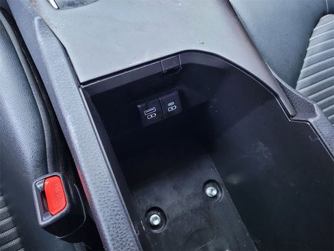 Used 2022 Toyota Camry SE image 19