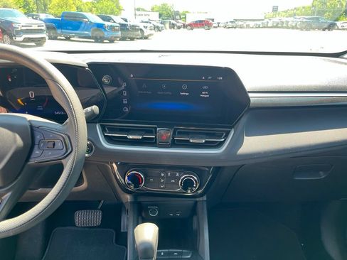 Used 2025 Chevrolet TrailBlazer LT FWD image 24