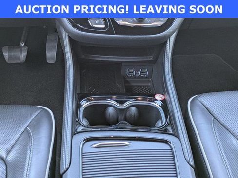 Used 2025 Chrysler Pacifica Limited FWD image 20