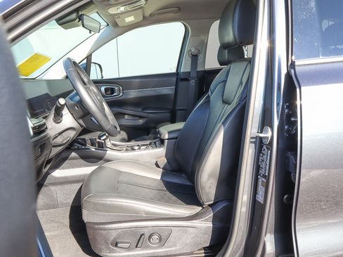 Used 2024 Kia Sorento S image 7