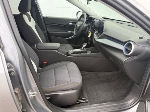 Used 2024 Chevrolet Trax LS FWD image 14