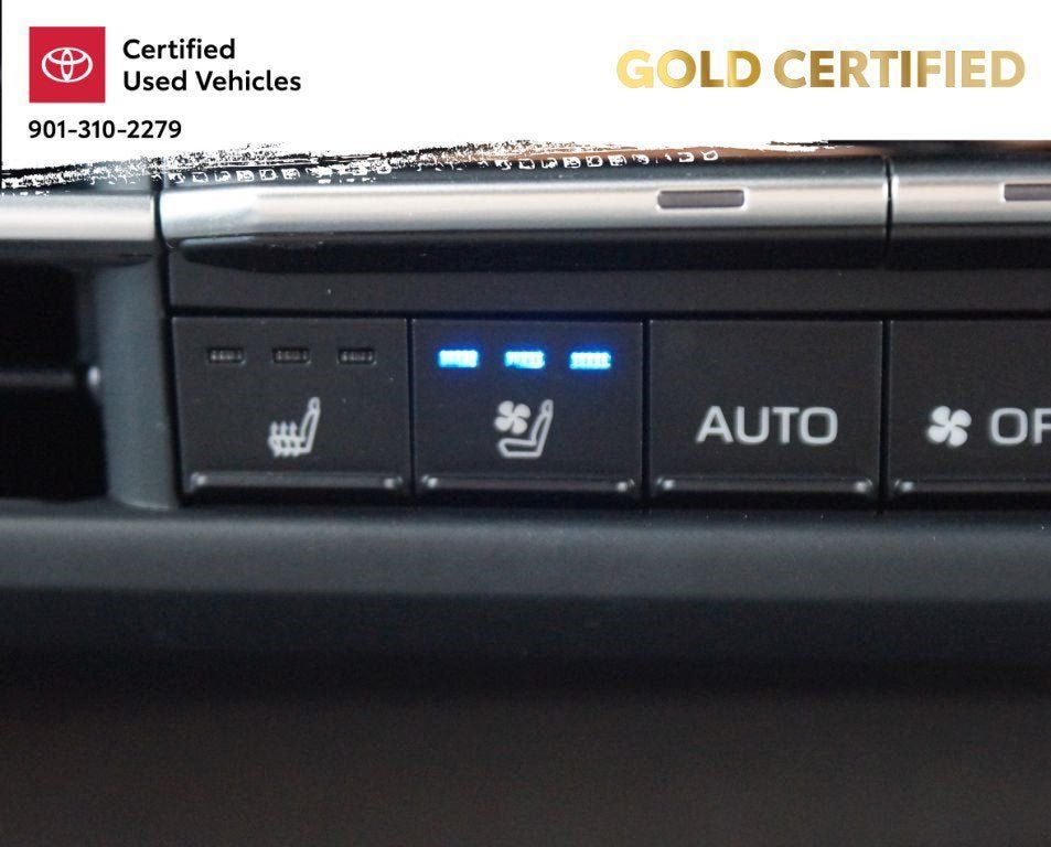 Used 2025 Toyota Sienna Platinum AWD/4WD image 9