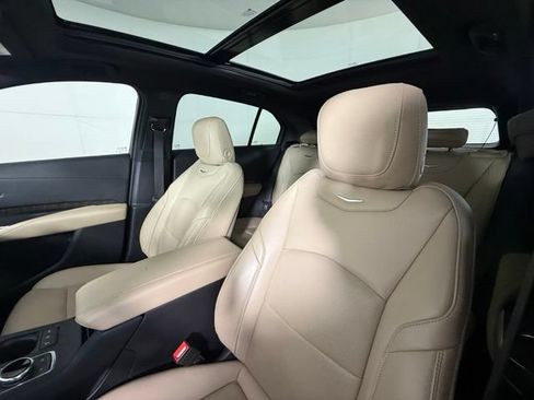 Certified 2025 Cadillac XT4 Premium Luxury w/ Technology Package FWD image 21