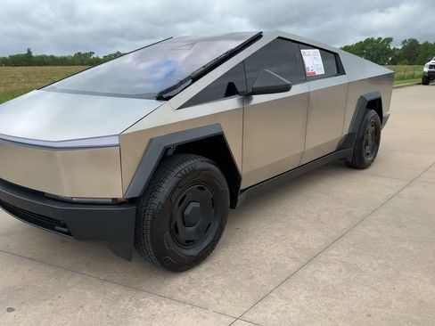 Used 2025 Tesla Cybertruck 2WD Crew Cab image 5