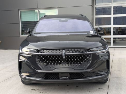 Used 2024 Lincoln Nautilus Reserve w/ Equipment Group 203A image 2