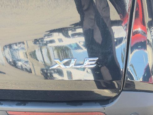 Used 2025 Toyota Sienna XLE w/ XLE Plus Package image 10