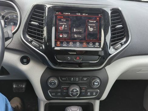 Used 2019 Jeep Cherokee Limited image 9