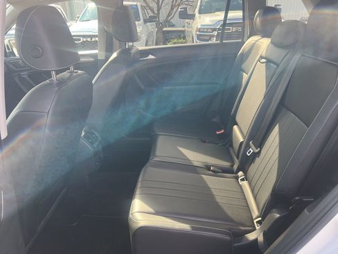 Used 2022 Volkswagen Tiguan SE image 16