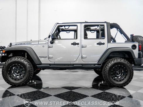 Used 2015 Jeep Wrangler Unlimited Rubicon w/ Connectivity Group image 2