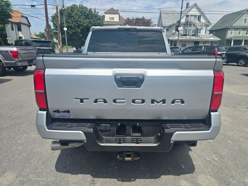 Used 2025 Toyota Tacoma TRD Off-Road AWD/4WD image 16