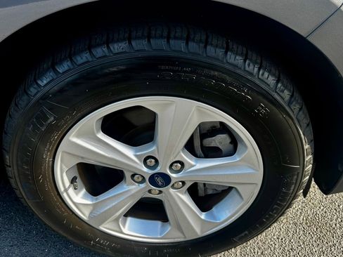 Certified 2022 Ford Edge SE image 6