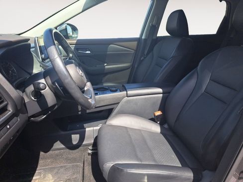 Used 2023 Nissan Rogue SV image 9