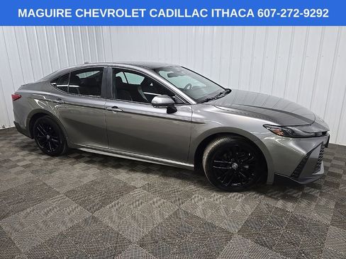 Used 2025 Toyota Camry SE w/ Convenience Package AWD/4WD image 1