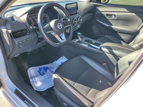 Used 2022 Nissan Sentra SR w/ SR Premium Package image 11