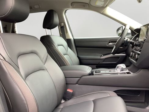 New 2025 Nissan Pathfinder SL w/ Black Appearance Package image 12