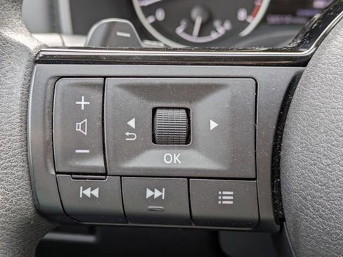 Used 2023 Nissan Rogue SV image 26