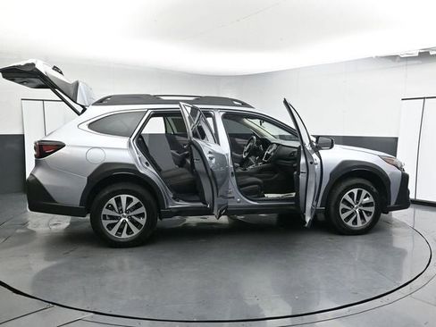 Used 2024 Subaru Outback Premium image 39