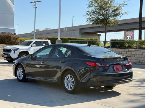 Used 2025 Toyota Camry LE image 4