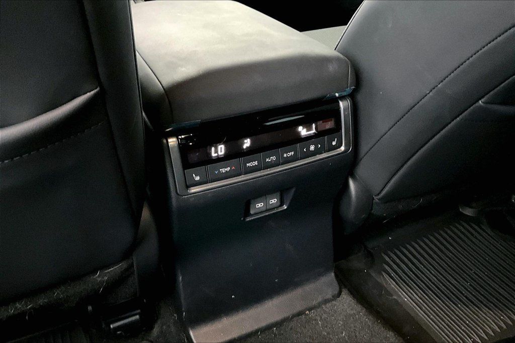 Used 2024 Lexus GX 550 w/ Accessory Package (Z1) AWD/4WD image 27