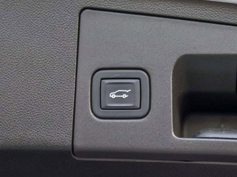 Used 2022 Cadillac XT4 Luxury w/ Cold Weather Package image 31