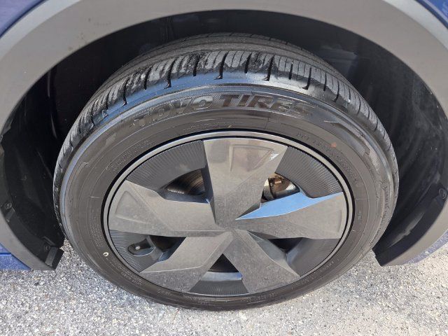 Used 2024 Toyota Prius LE FWD image 10