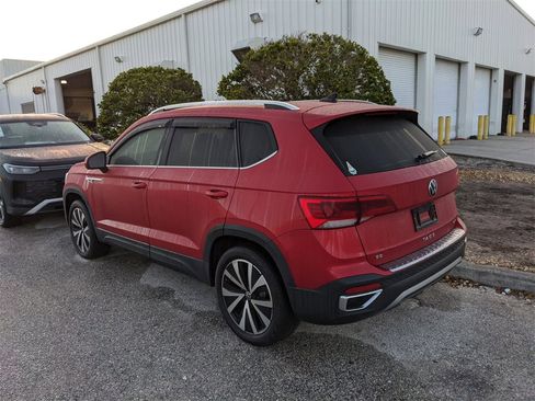 Certified 2022 Volkswagen Taos SE image 6