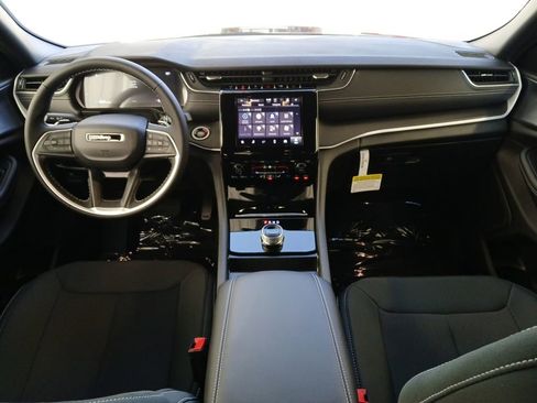 New 2026 Jeep Grand Cherokee Laredo image 3