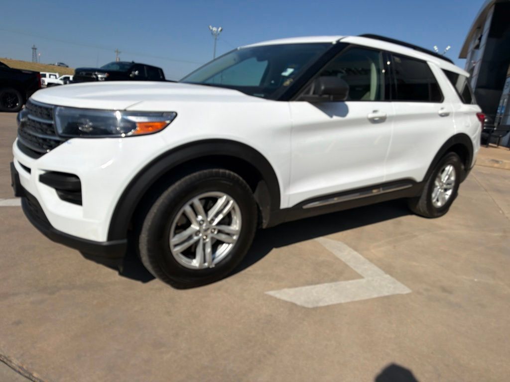 Used 2023 Ford Explorer XLT AWD/4WD image 7
