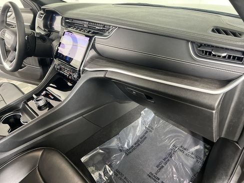 Used 2024 Jeep Grand Cherokee L Limited w/ Luxury Tech Group II image 30