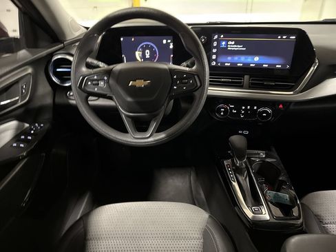 Used 2024 Chevrolet Trax LT FWD image 11