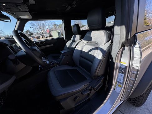 Used 2024 Ford Bronco Black Diamond image 24