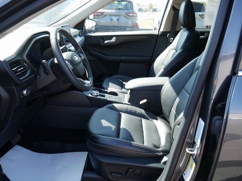 Used 2020 Ford Escape Titanium w/ Titanium Premium Package 2.0 image 2