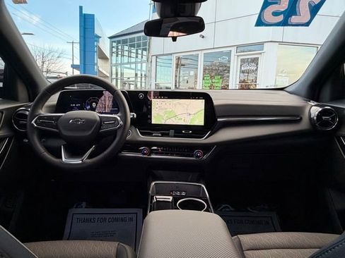 Certified 2025 Chevrolet Equinox LT w/ Convenience Package II image 3