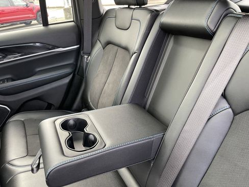 Used 2022 Jeep Grand Cherokee Trailhawk image 37